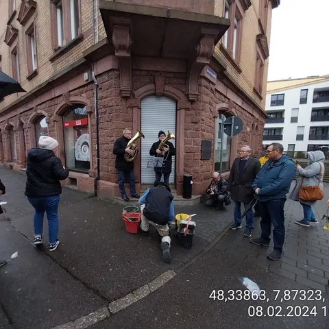 Verlegung mit musikalischer Begleitung