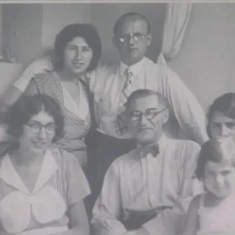 Front Row: Gerda Wechsler, Paul Wechsler Anni Wechsler, & Eva Goldberg Back Row: Henni Wechsler, and Max Goldberg at their home at Kościuszki 10 in Zgorzelec (1933) Photo courtesy of the Judd/Judkowitz Family