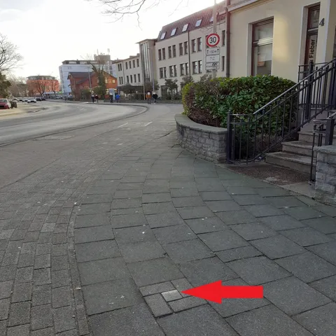 Umgebungsansicht mit Blick Richtung Süden (stadtauswärts) zu Stolperstein Frieda Freudenstein