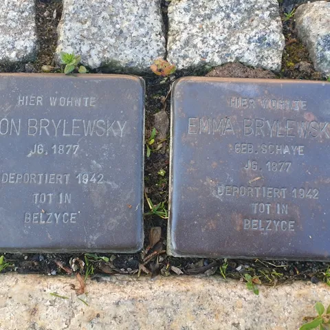 Stolpersteine für Aron Brylewski, Jahrgang 1877, deportiert 1942, tot in Bełżyce Stolpersteine für Emma Brylewski, geb. Schaye, Jahrgang 1877, deportiert 1942, tot in Bełżyce