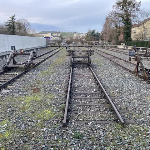 Gedenkort "Zeichen der Erinnerung", Stuttgart Nordbahnhof Von diesen Bahnanlagen wurden die Juden aus Württemberg deportiert. DENK-ZEICHEN e.V.