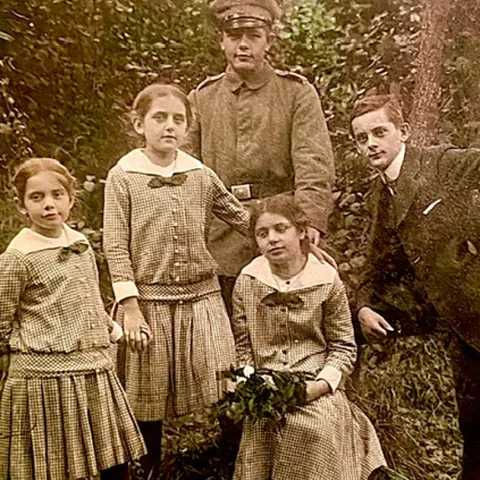 Die Geschwister Hotz, Amalie ist die zweite von rechts Quelle: Bilder aus Familienbesitz