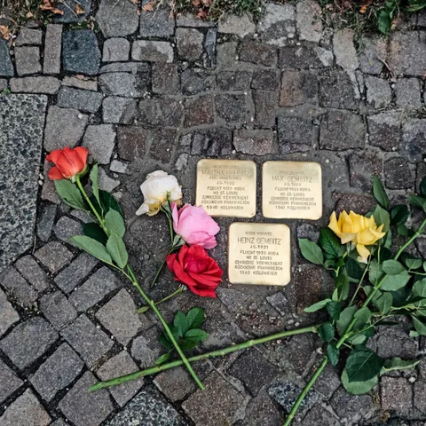 Verlegung am 2.10.2024 Quelle: AG Stolpersteine / Silvia Hauptmann