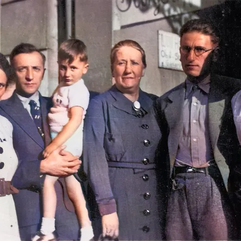 From Left to Right: Ilse, Walter, Reuven, Hedwig, and Erwin Photo courtesy of the Peri Family