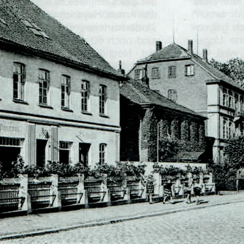 Das Haus der Familie Weinberg (Mitte) in der Hafenstraße um 1942; Quelle Kreis und Stadtarchiv Nienburg/Weser