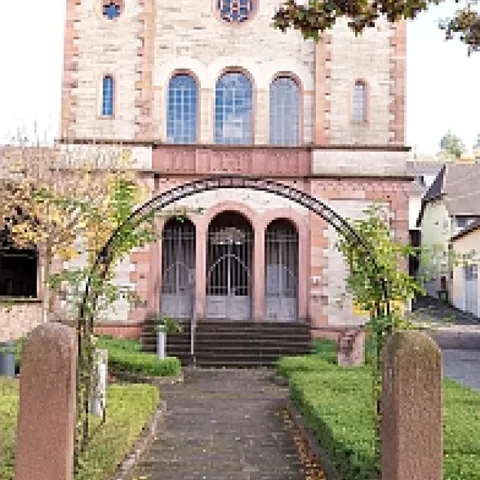 Synagoge von West, Strassenseite Bildquelle: (C) bertram bliss