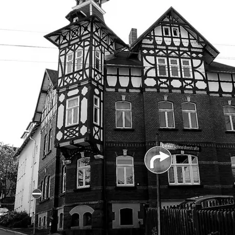 Wohnsitz der Familie Levi in der heutigen Riemenschneiderstraße, früher Schillingstraße